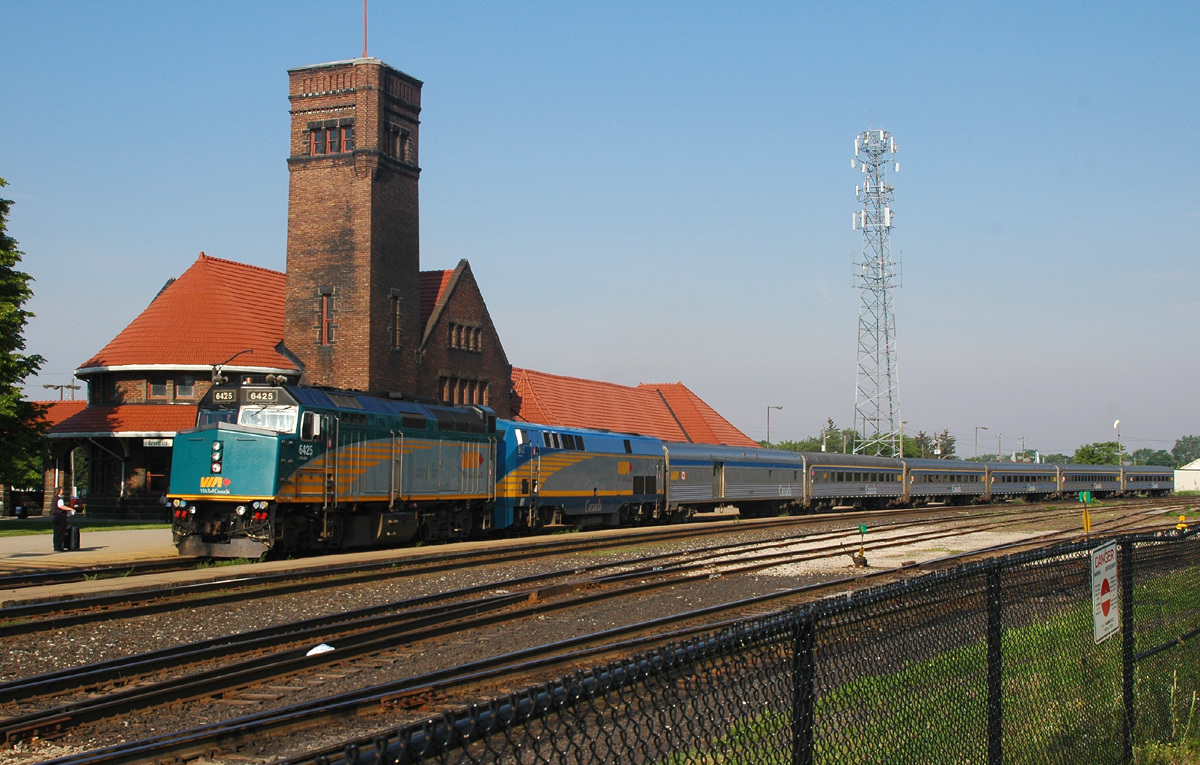 #80 arriving at Brantford with an oddball F40PH/P42 combo for power