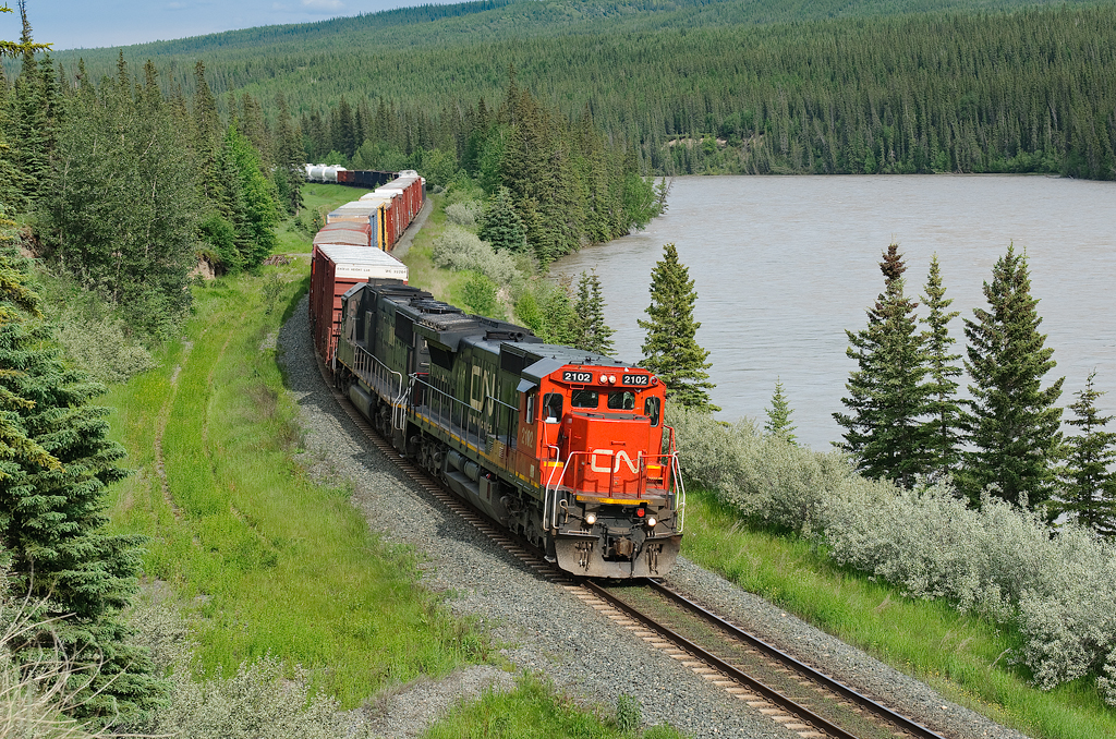 CN C40-8 2102 and IC SD70 1009 bring train A417 to a slow to enter the siding at Swan Landing to interchange traffic with the Grande Cache Sub.
