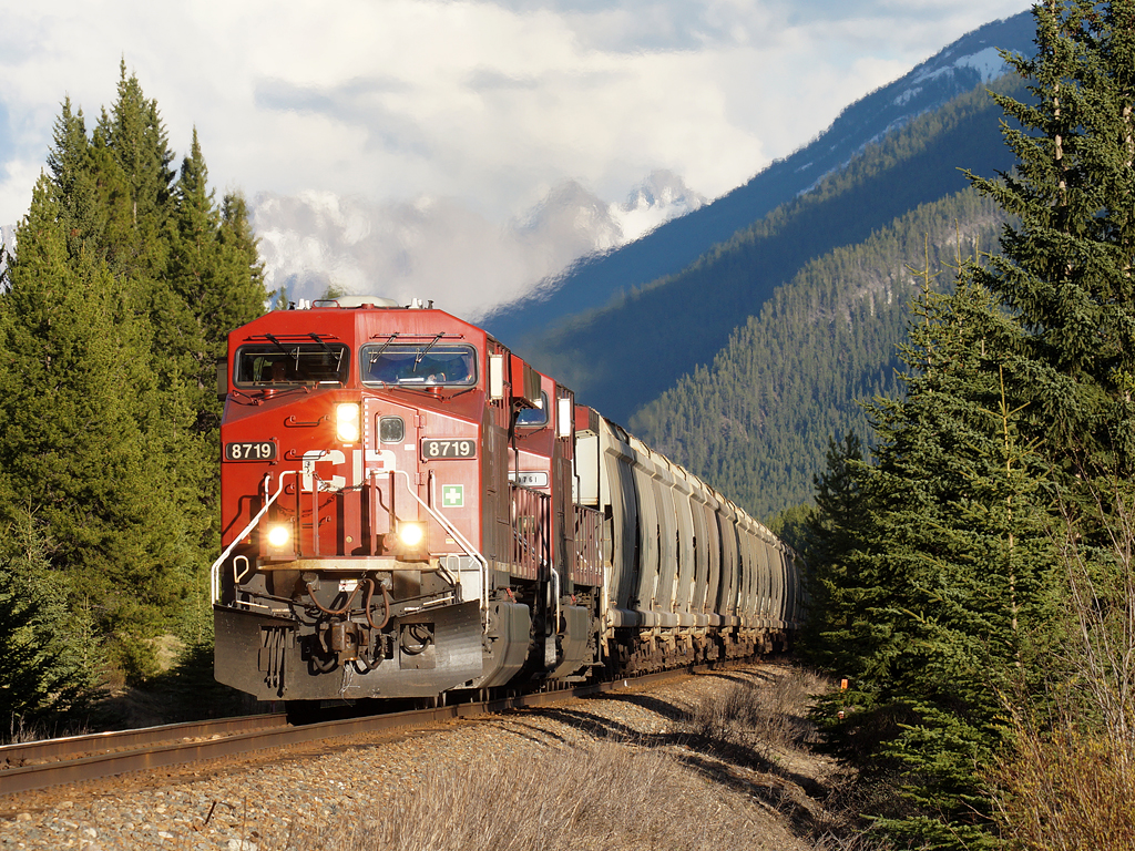 5 units (2-2-1) have a westbound potash monster just west of Castle Mountain