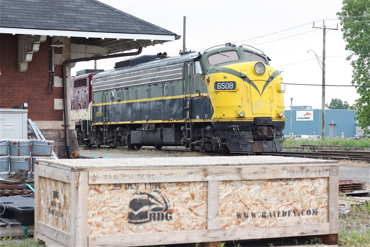 OSR FP9 6508 a former Waterloo & St. Jacobs unit that started life working for CNR then VIA Rail is seen waiting over the lunch break at Woodstock CP station. The F unit stamp on the wooden box is a nice touch and helped make the shot.