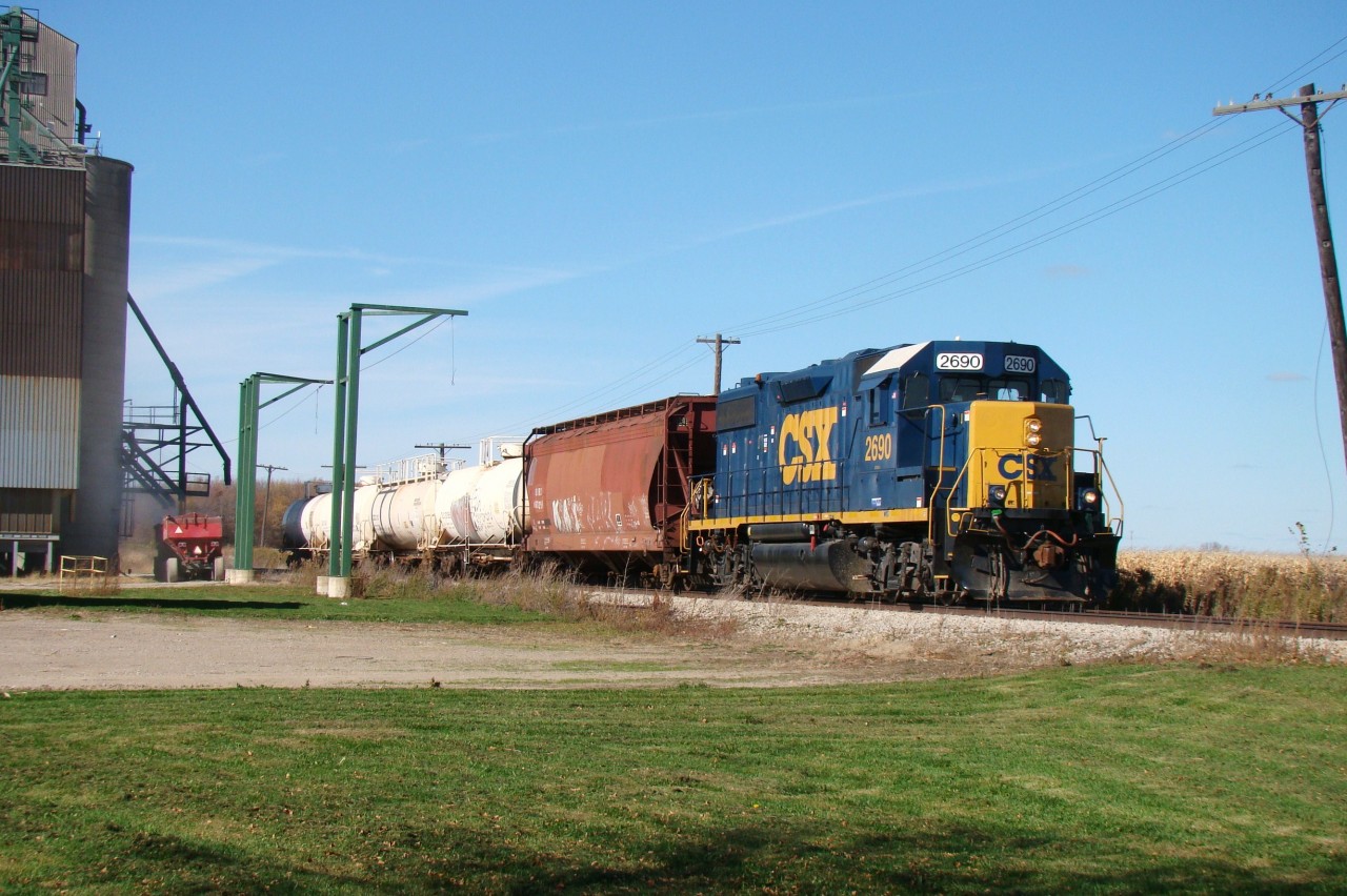 CSX 2690 is in charge of today's local as he heads towards Wallaceburg with one car for Tupperville and four tankers for Air liquid in Courtright.