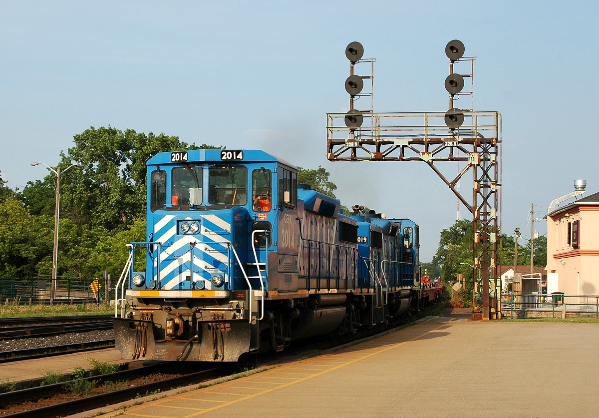 SOR Making another run towards Paris with an empty windmill train