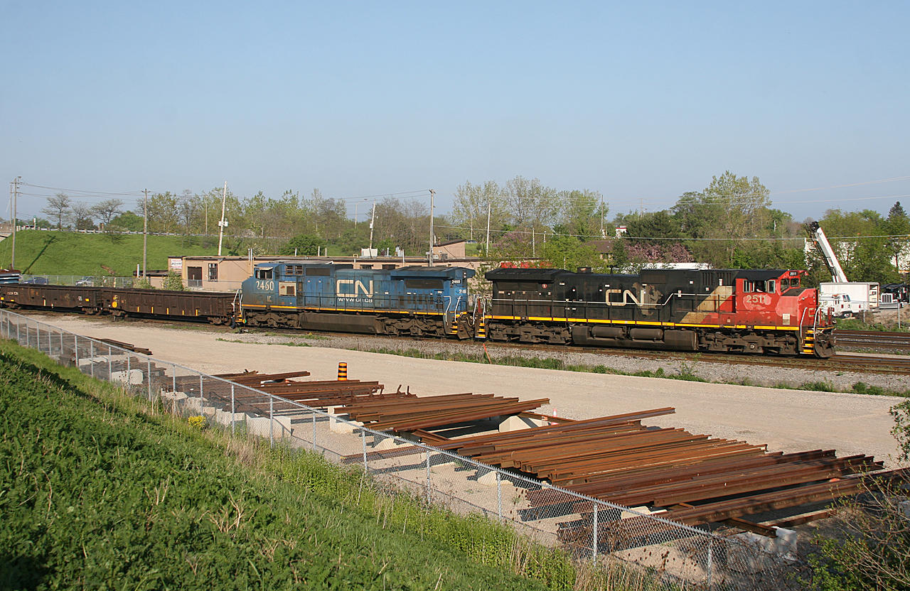 CN 2511 and IC 2460 make a setoff in the yard at Aldershot.