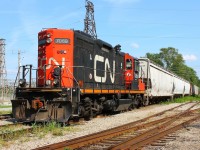CN GP9RM #7069 sits idle in the Chatham yard as it's waits for it's next job as 514. 