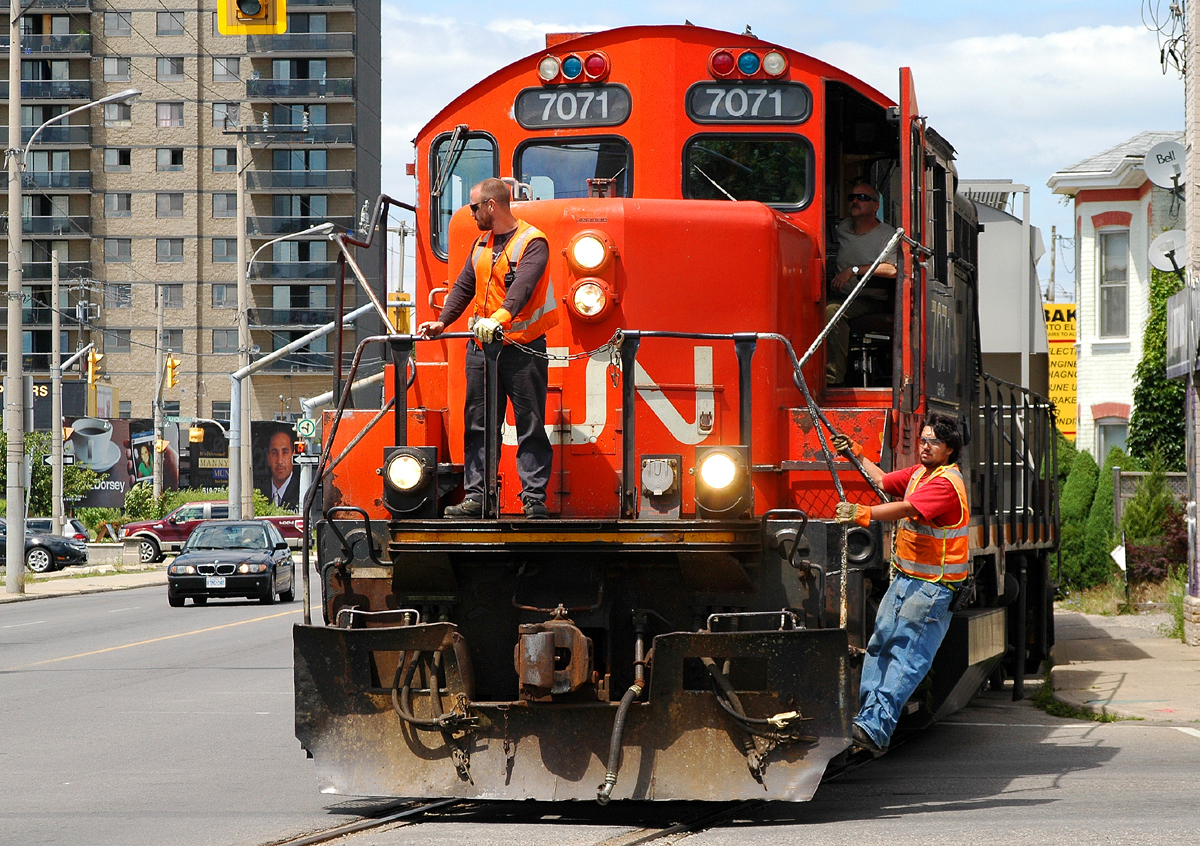 580 heading downtown with one car for Ingenia (which will fail to be delivered)