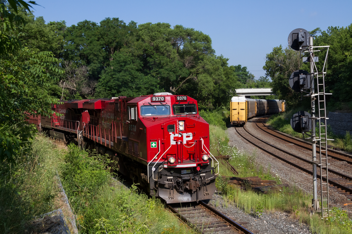 Still looking fairly clean, one of CP's newest GE ES44AC's # 9370 runs around its train down the wye into Aberdeen with 10 cars for SteelCare. On a  rather newsworthy side note, word has it that Hamilton is to be shut down! By shut down, Hamilton will no longer serve as a crew change point, and all crews operating out of Hamilton will need to re-pool to the south Toronto or south London pool.