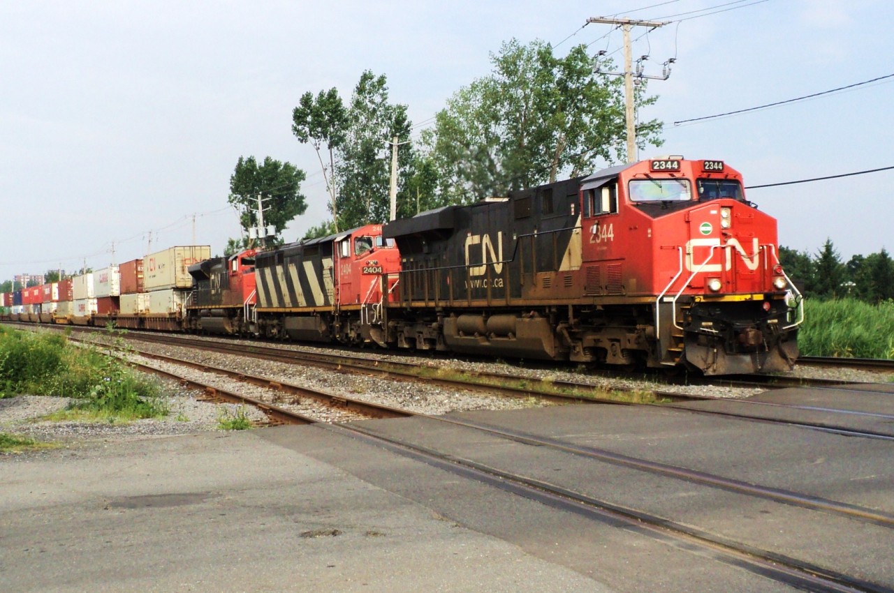 CN-2344 a EC44DC leading follow by CN-2404 C40-8M and CN 8952 SD 70m2 pulling a covoy of containers going to Halifax N.S.on rte 120 the convoy had to stop in Soutwark yard after clearing St-Georges crossing in Lemoyne to fixe a brake problem after