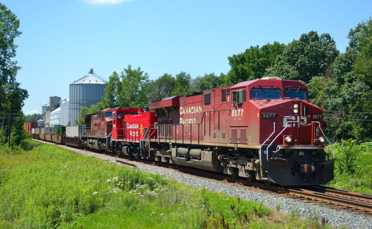 CP 240 led by 8877 passes the elevator at Thamesville as it heads eastbound with CP MP15 #1428 trailing
