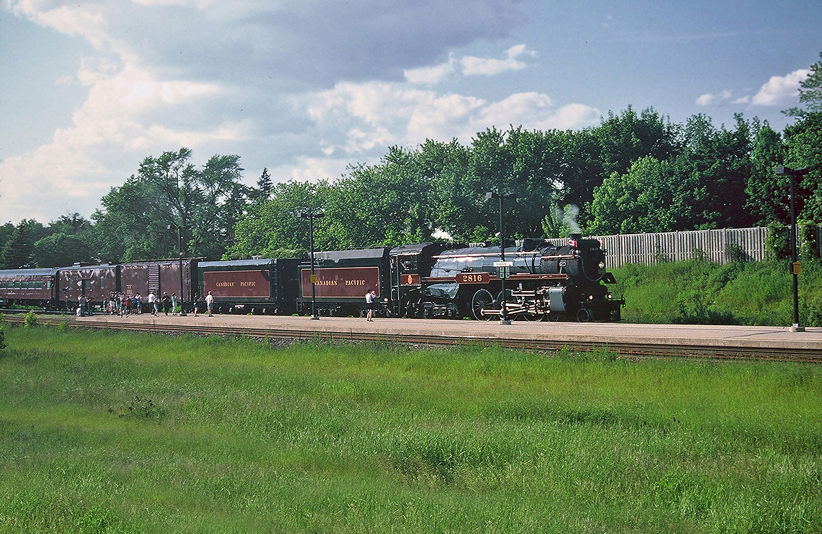 Big steam comes to Streetsville. Canadian Pacific H1b 4-6-4 Hudson steams eastbound through Streetsville GO station. For more pics & video from my collection see  http://northamericabyrail.info