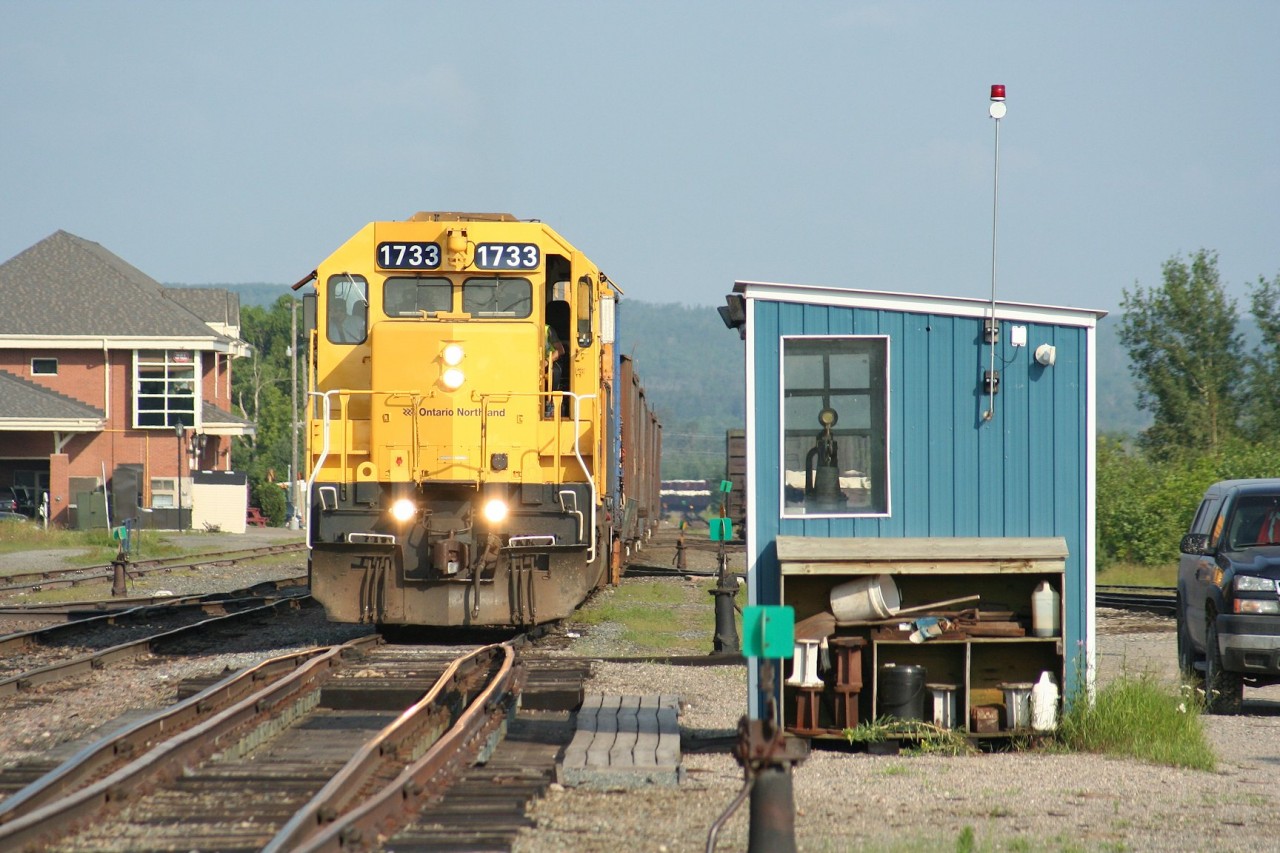 Having obtained clearance, "Work 1733" prepares to deparate south from Englehart yard to dump ballast around Thornloe.