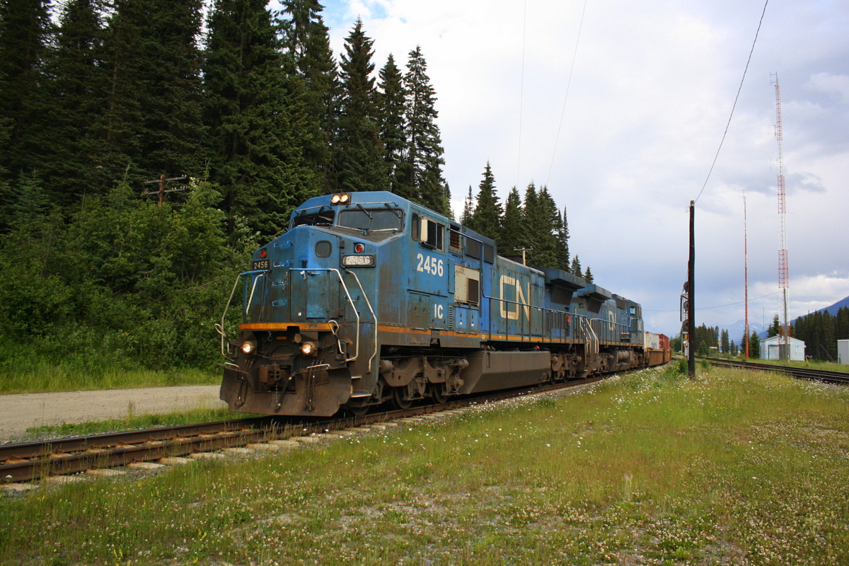 Here's something you don't see everyday ! A pair of Blue Devils haul there way west at Redpass junction !