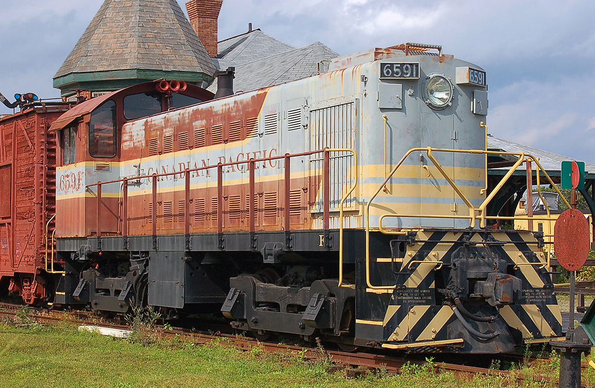 Canadian Pacific S3 #6591 on display at the railway Museum in Smiths Falls, ON. For more pics & video from my collection see  http://northamericabyrail.info