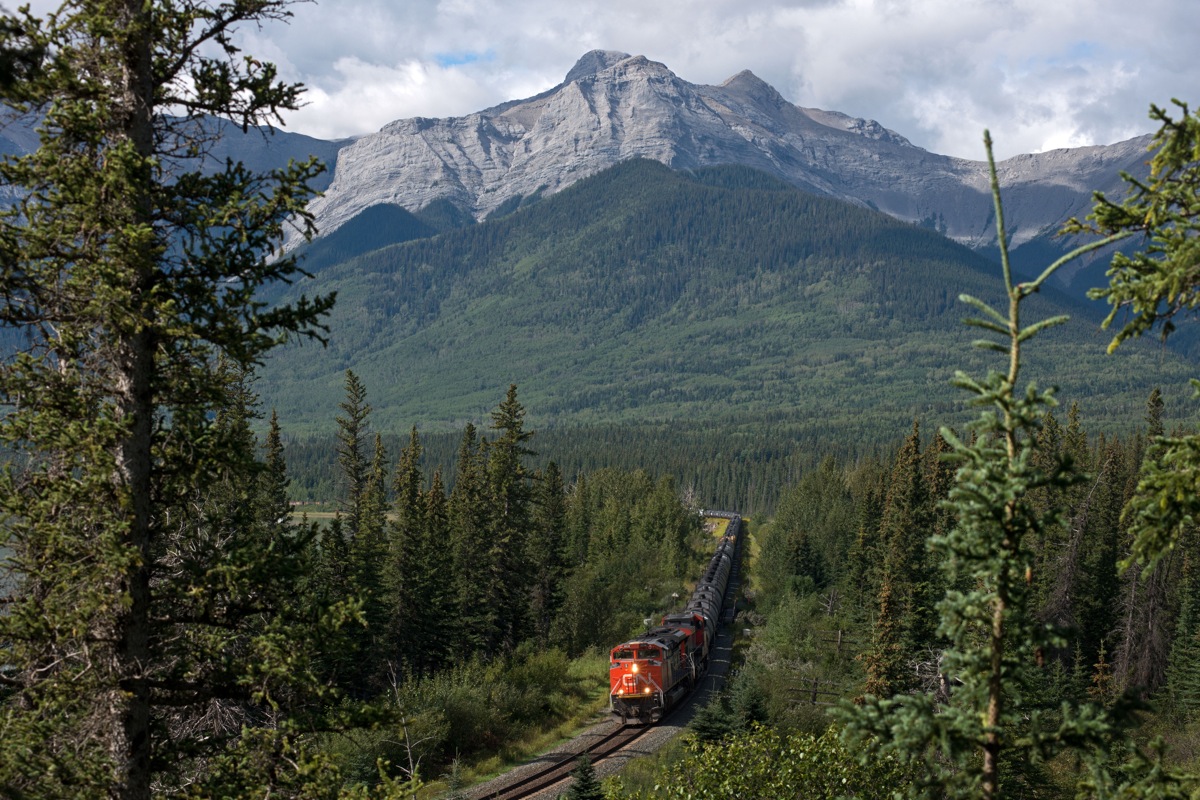 CN 8896 and IC 2721 lead train 310 eastward leaving the mountains behind them.