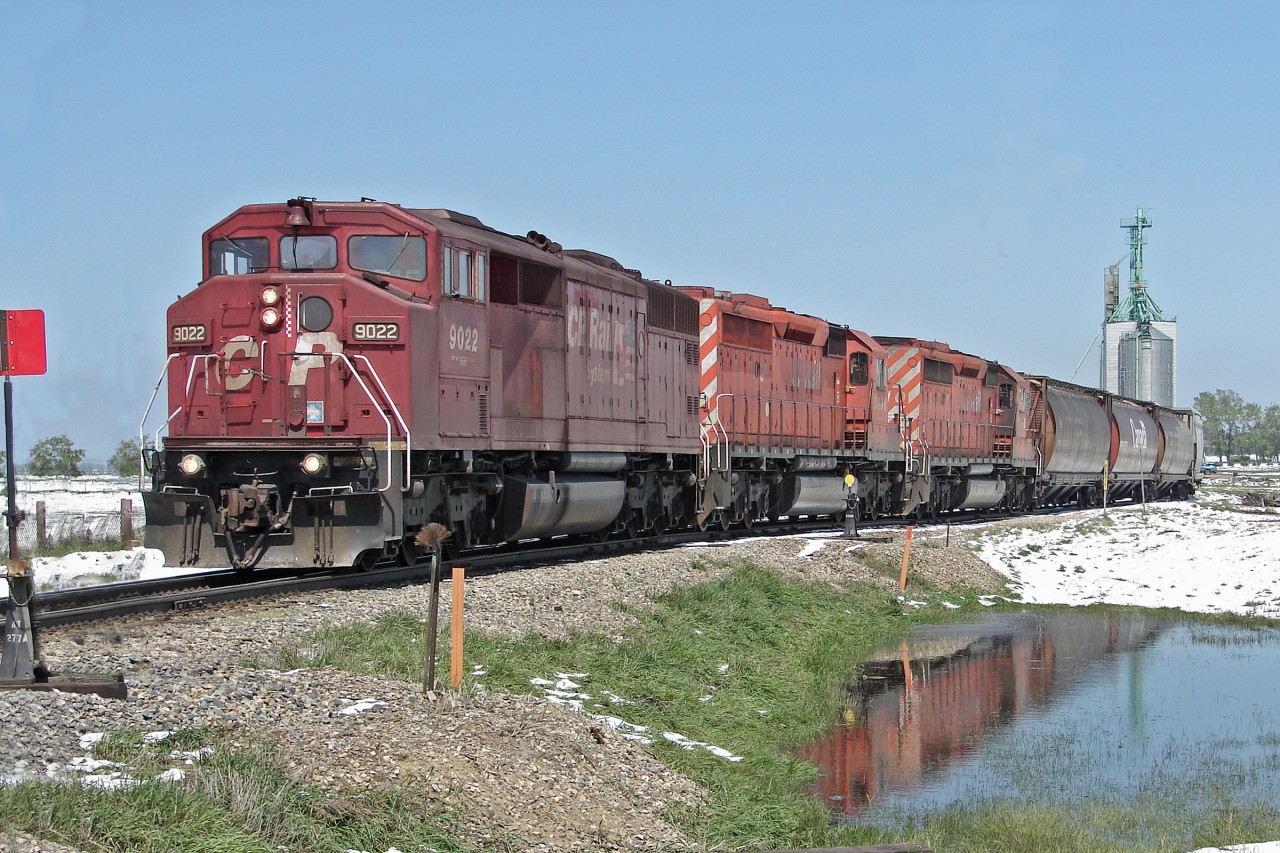 I guess switching is all done.  CP 9002, 5930 and 5910 depart Niobe elevator siding near Inissfail.