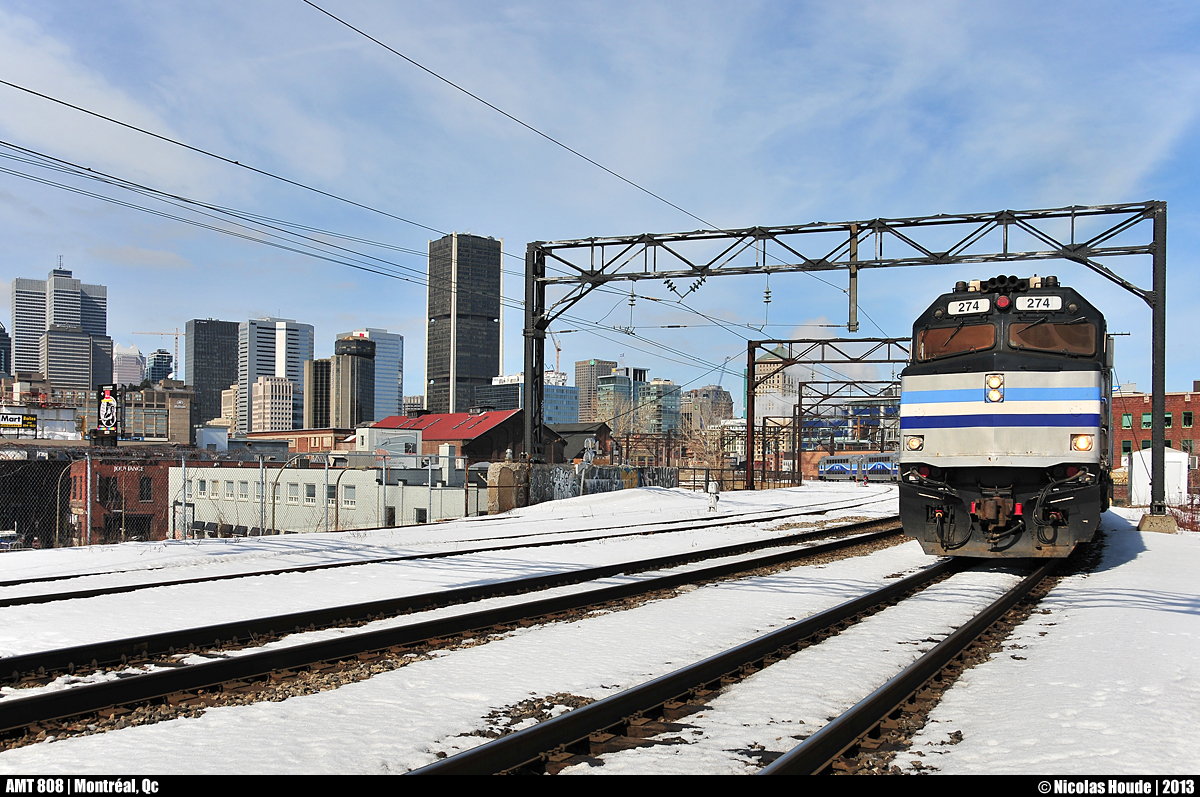 Montreal skyline! After leaving the "Gare Centrale" in Montreal downtown, AMT #808 is on the way to Mont-Saint-Hilaire.