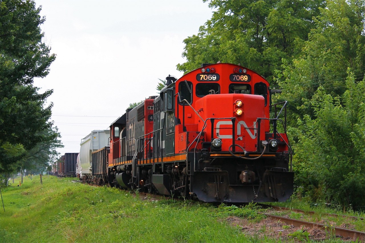 A vintage EMD duo head todays 438 as it stops in the yard to set off a few cars and pick up a few for its own train. Something about CN's GP9RM's gives them this timeless feel that I'll never get tired of.