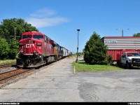 <B>Unusual visit at Les Coteaux!</B> An GE ES44AC, in CPR colors (#8861), leads the CN 327 of today. It's not every day we can catch a CPR unit at that place!