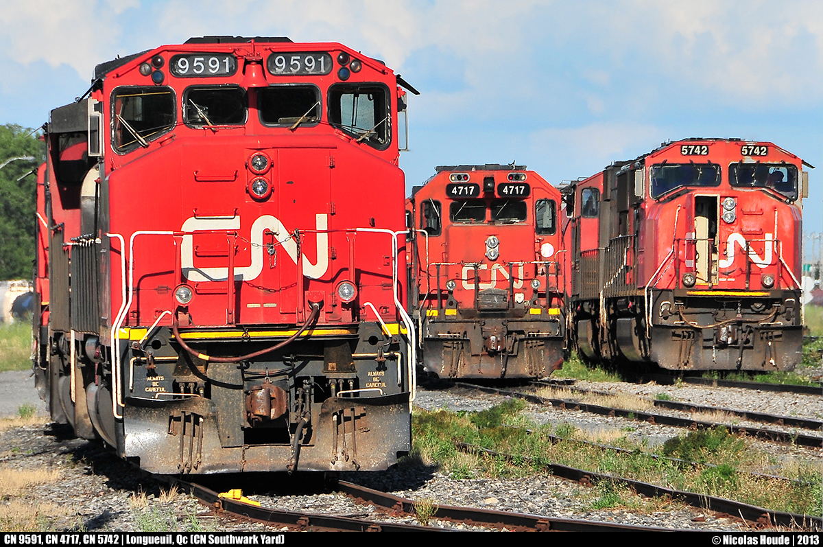 The CN EMD family! An EMD trio sits in the CN Southwark yard under the sunset. From left to right, CN 9591 (EMD GP40-2LW) and CN 4717 (EMD GP38-2) are waiting the next job. CN 5742 (EMD SD75I) leads the CN 309 from CN Joffre yard in Charny, QC.