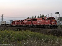 Having been soundly 'horizon' fudged, any shot of CP 6262, 6251, and 6248 on the eXpressway is better than no shot. 2013hrs.