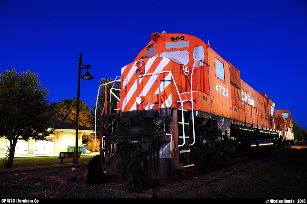 The rests of the old M636, in CPR colors, is standing up under the stars.