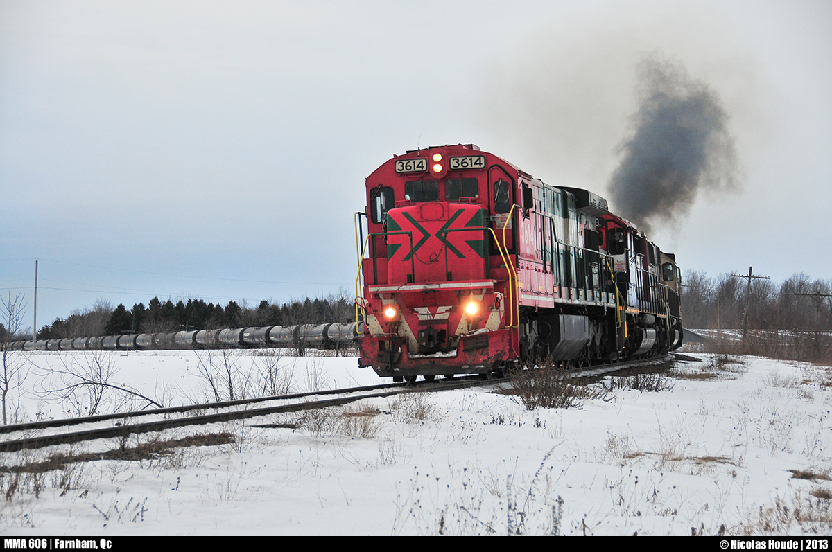 By a cold and crispy Sunday afternoon, MMA 606, a crude oïl unit, makes a big ''black puff''.