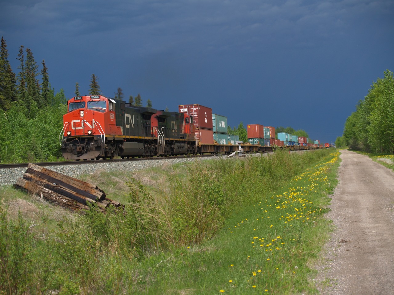CN105 overtakes CN549 in near perfect storm light conditions