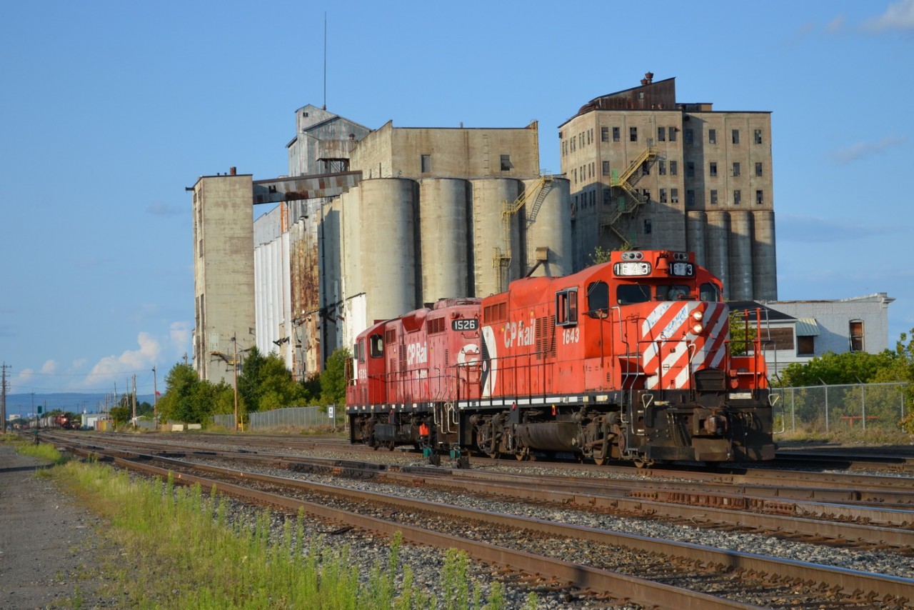 CP 1643 & CP 1526 running light to there next job, head west in Thunder Bay.