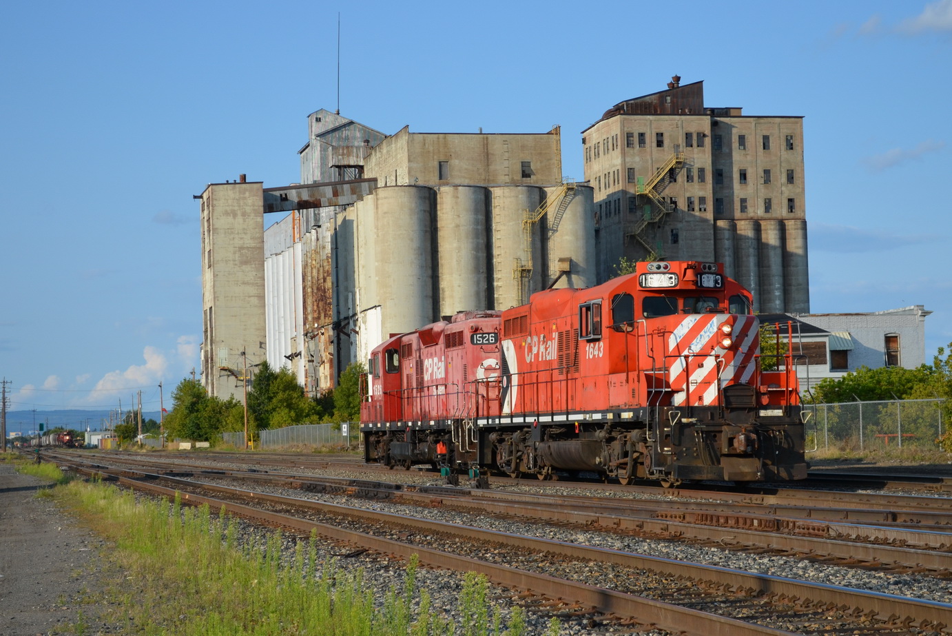 Railpictures.ca - Josh Roth Photo: CP 1643 & CP 1526 running light to ...