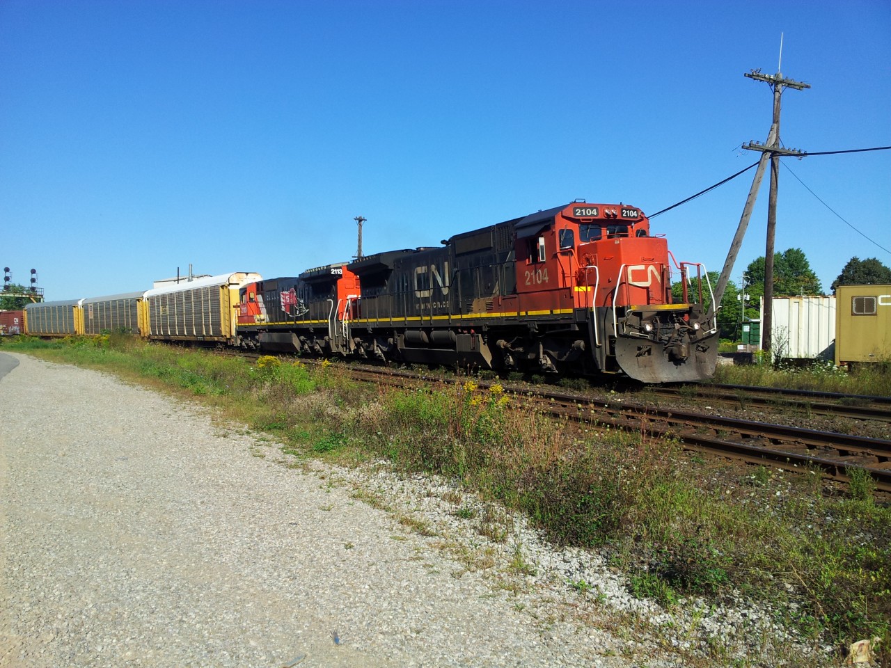 2104 and 2113 lead 148 through Paris, Ontario. Nice to see a pair of C40-8s leading.