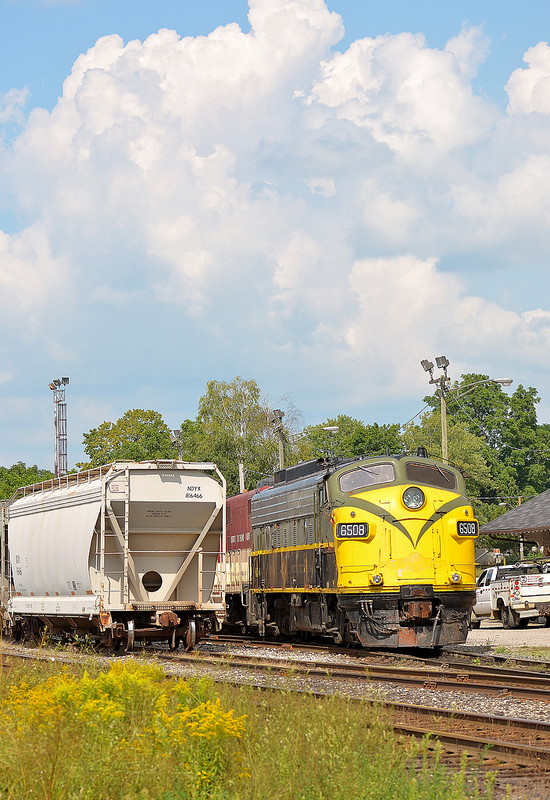 Pulling into the Woodstock station on spec while heading back to Hamilton I was please to find the 6508 and 383. The crew was just finishing for the day and the few minutes I took here only convinced me I needed to come back sooner than later. I last shot a WSJ F 16 years ago in St Jacobs and never dreamed that I'd see one here in this setting. Glad I did!
