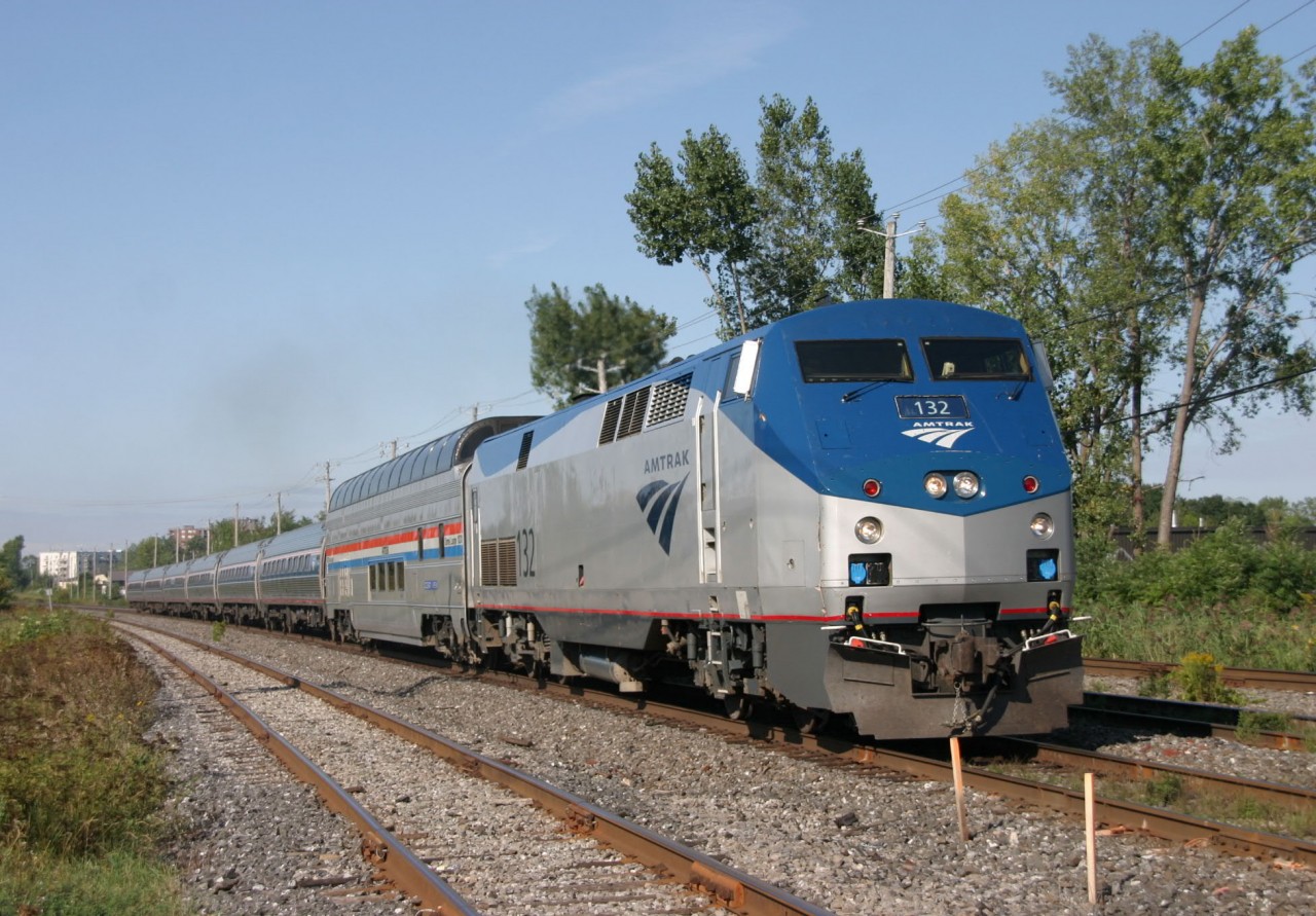 The 694 on way to New York City , with a Dome car trough November 1st ( saturday/sunday ,monday/tuesday and thursday/friday )!