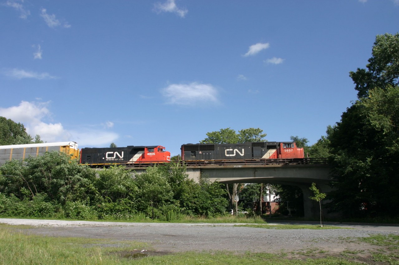 The 401 from Joffre Yard , taking the déviation track of the seaway , on way to Tashereau Yard !