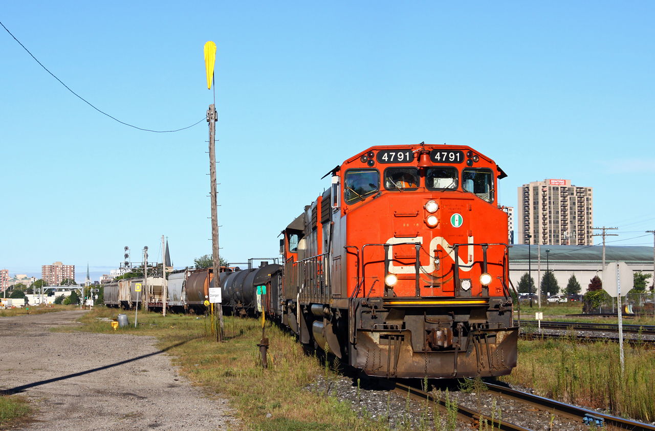 Bright and early in the morning, CN 438 arrives at CN Racecourse yard in London with a short train of 12 cars. After setting out their train, the crew waited almost six hours to depart after waiting for CN 509 to arrive with their westbound cars, and for the Racecourse job to assemble their train. With CN now running on the VIA Chatham sub, they have to time their departure so as not to interfere with VIA passenger train movements. If they aren't ready to depart westbound by 13:00, they must wait until 16:00 to avoid conflicts with VIA 73 & 76.