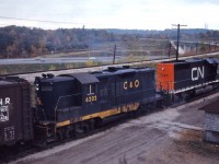 CN 5229 and C&O 6202 lead a westbound freight up the cowpath and on to the Dundas Subdivision.