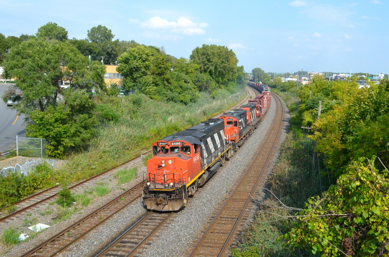 CN 527 head towards Taschereau Yard with three geeps. Lashup was CN 9486, CN 7054 & CN 4116. For more train photos, check out http://www.flickr.com/photos/mtlwestrailfan/
