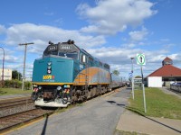 VIA 659, led by VIA 6443 makes its outbound station stop at Dorval. The VIA 1 car is VIA 3475, so far the only one to be repainted.