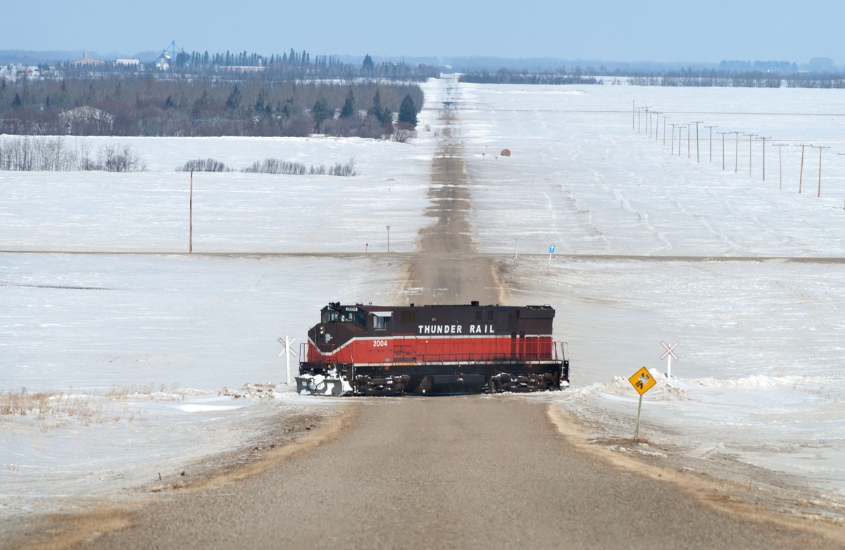 Having interchanged grain loads with CN near Crooked River, Thunder Rail 2004 heads back home to Arborfield SK.  I remember this chase lead me down some less than ideal roads.