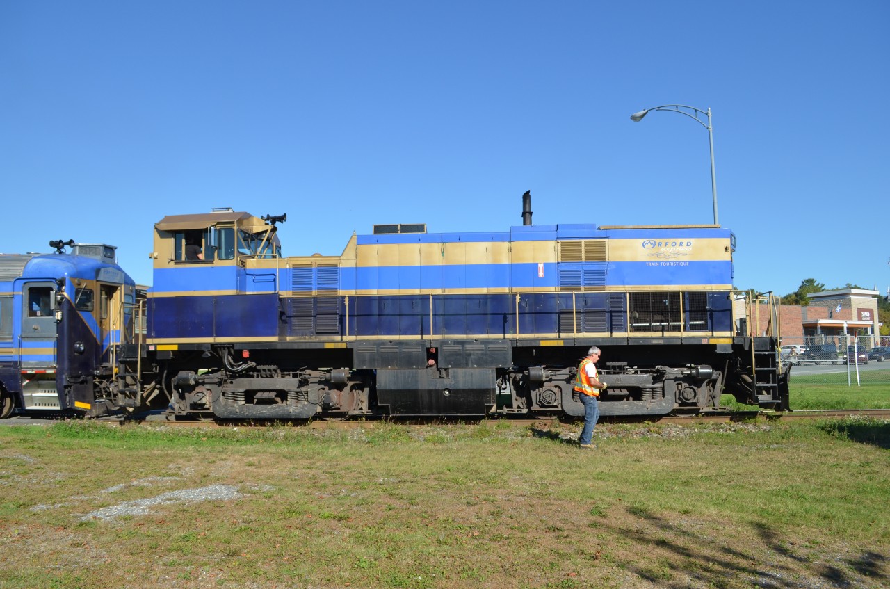 While the rest of the train is still crossing rue principale in Magog, a crewmember moves ahead to throw the switch for the siding in Magog, will the train will stop for a half hour layover. The consist was OEX 26 (MLW M420TR), two RDC's sandwiching a dome car and FLNX 484 (EMD FL9). For more train photos, check out http://www.flickr.com/photos/mtlwestrailfan/