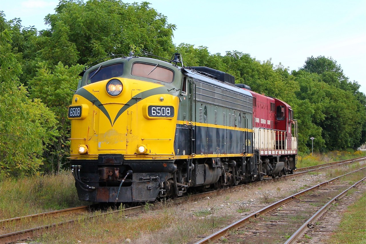 Beautiful FP9a 6508 and GP7 383 arrive in Ingersoll from Salford to work CAMI before heading off to work Woodstock.