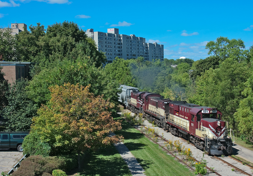 A trio of paint matching MLW's head south through down to switch out PDI Elizabeth and weigh in a car at Huntsman before heading back to the junction.