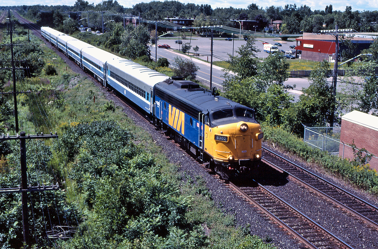 Leased VIA FP9 6302, leads AMT train 22 towards Beaconsfield on a warm August morning.