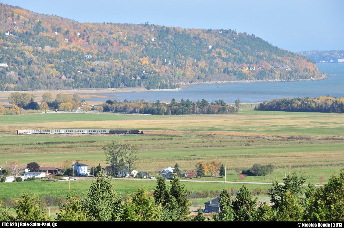 In the fall colors, TTC 623 returns to Québec after a nice day on the Charlevoix Subdivision.