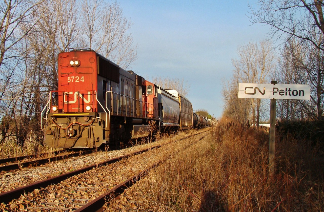 CN 438 heads SE out of Windsor through Pelton as he begins his long slow journey along the CASO to Fargo, where he will swing north onto the Sarnia sub before heading back east on the Chatham sub.