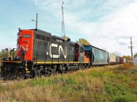 CN 514 shoves a variety of cars back to the Chatham South yard from the CP yard over sad sight of the former CSX Sarnia spur.