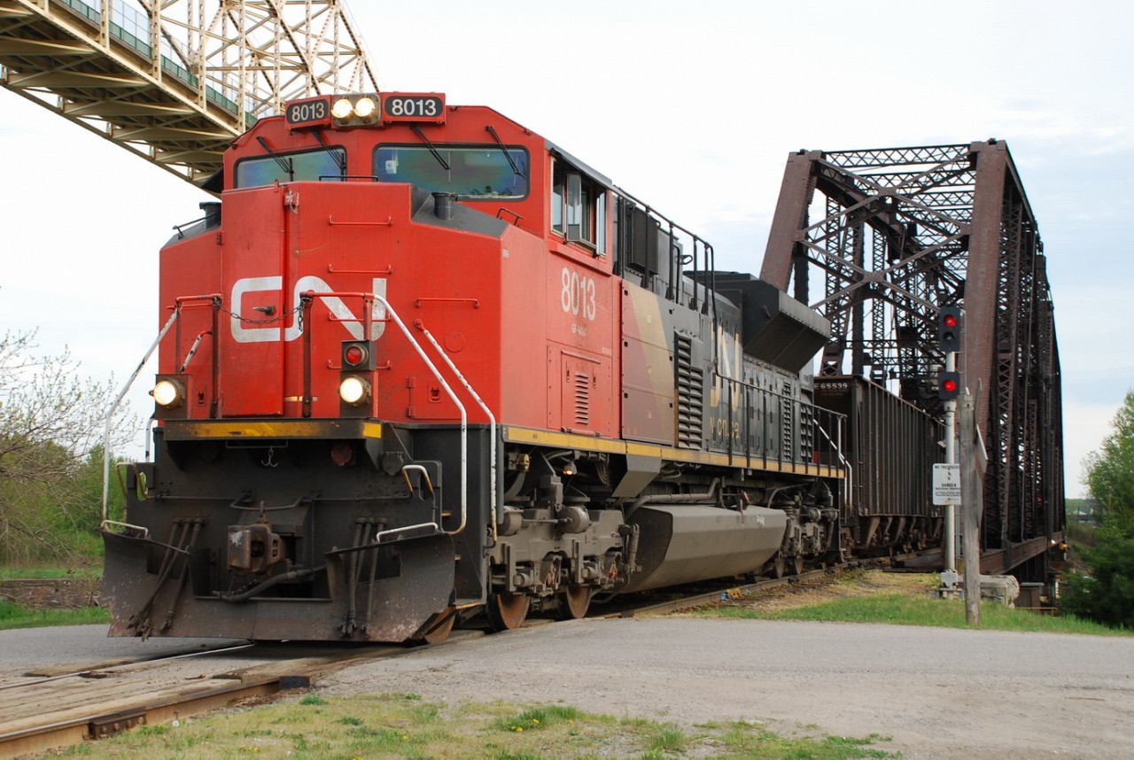 CN 8013 is on point leading CN 551 into Canada.