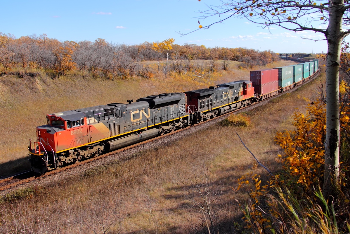CN intermodal Q113 heads into Rivers.