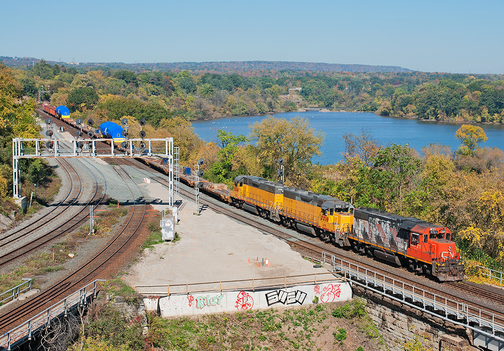 End of the line, CN L421 arrives into Hamilton with it's D9R dimensional train in tow. From there the caboose and two D9R loads will be put away into the yard and the idler cars and power will return to Mac Yard.