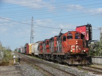 CN 577 - Work 4132 cutting off their train in the service track before heading in to respot XTL. If memory serves, a few Budweisers were consumed after this photo was taken...
