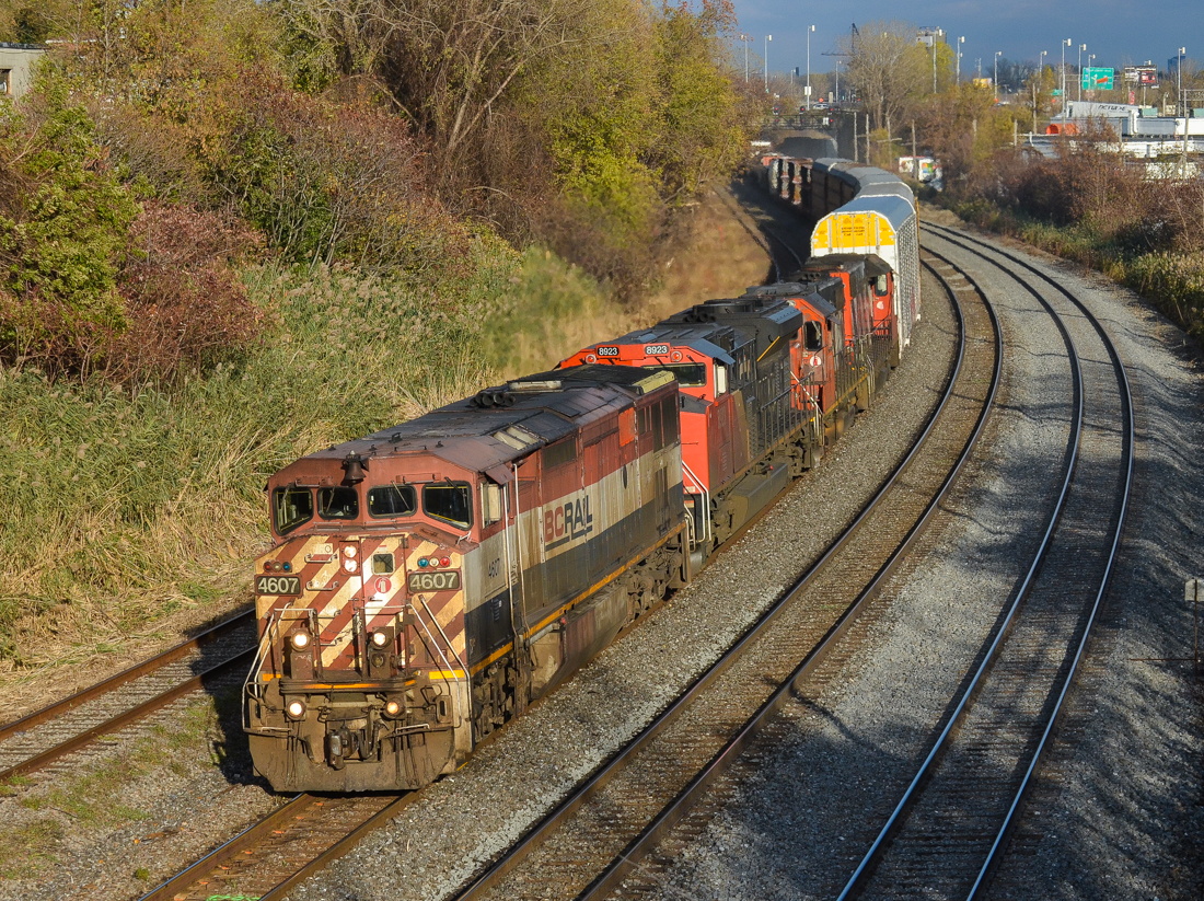 BCOL 4607, CN 8923, CN 4723 & CN 4711 head west with CN 401 in tow. For more train photos, check out http://www.flickr.com/photos/mtlwestrailfan/