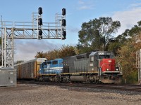 SD45T-2 GEXR 9392 and SD40-2 GSCX 7369 lead an unusually long 432 through Georgetown. Tunnel motor 9392 still had SP lettering on its sides until recently, but this has now been painted over.